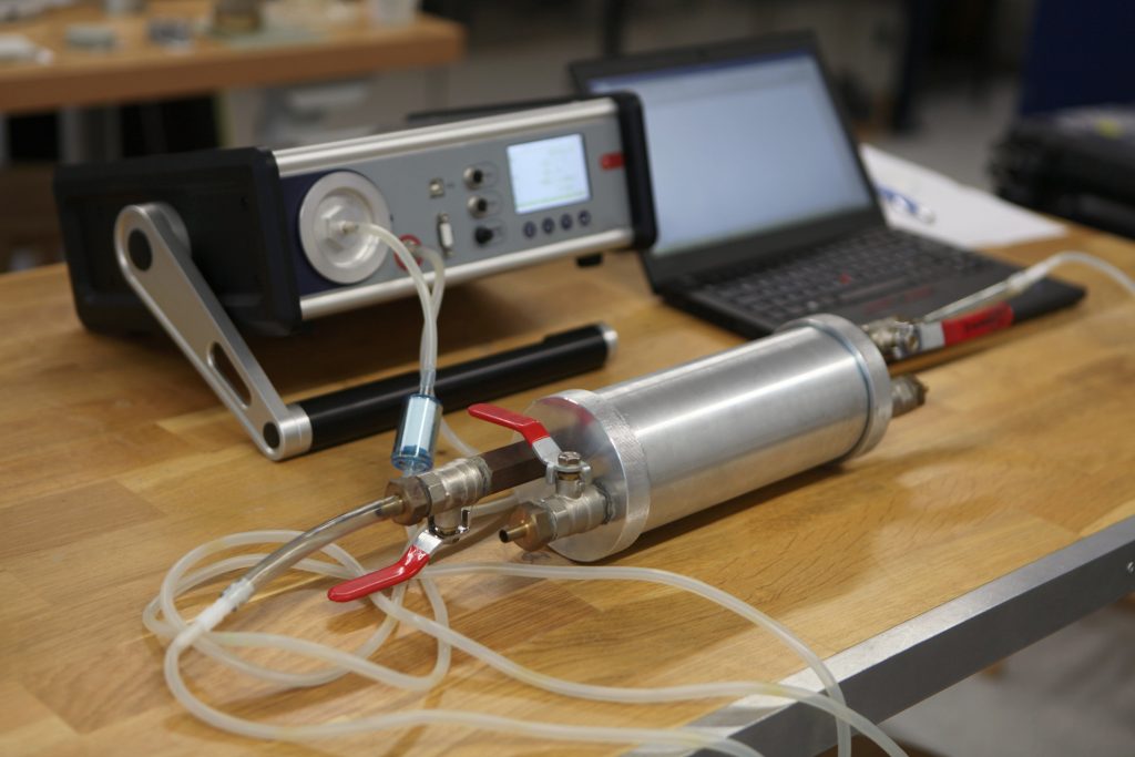 Radon gas radiation detectors testing.